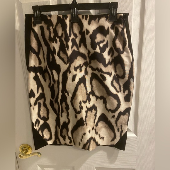 Diane Von Furstenberg Black and Cream Pencil Wool and Silk Skirt size 8.  EUC - Picture 2 of 10